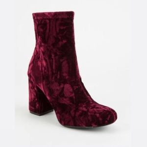 🍇 BNIB MIA Burgundy Chunky Heel Crushed Velvet Booties 🍇